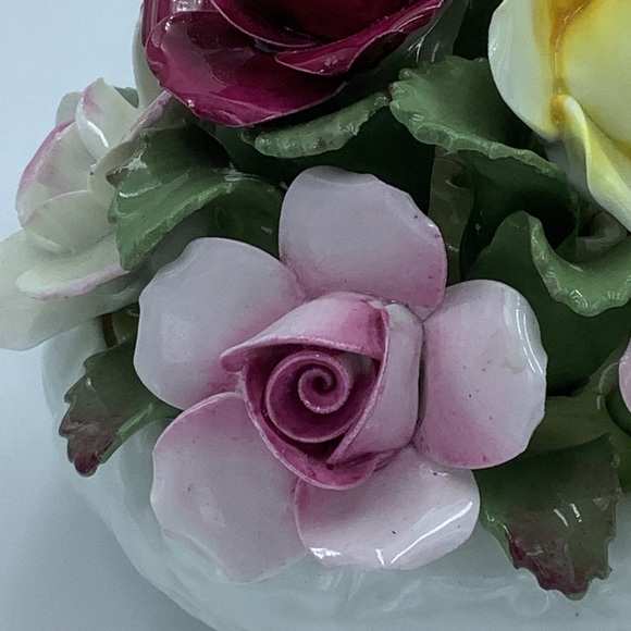 Aynsley England Hand Modeled and Painted Fine Bone China Flower Bouquet - Picture 8 of 15